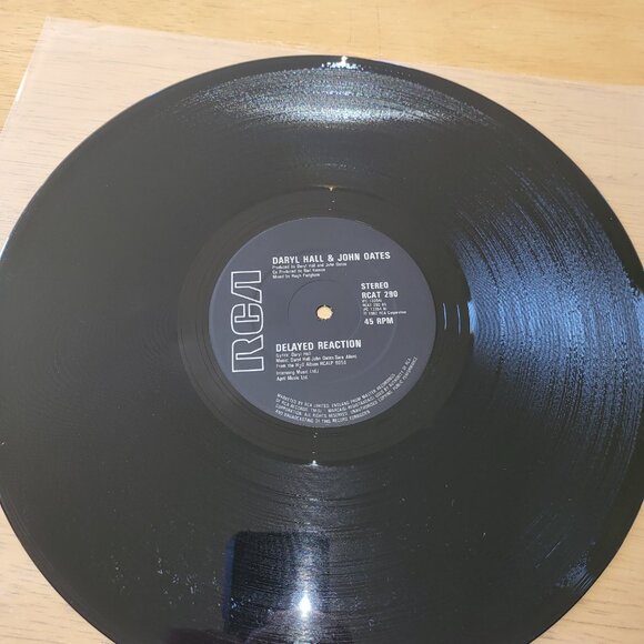 DARYL HALL & JOHN OATES MANEATER ~ DELAYED REACTION 12" 45 RPM Single 1982 LPC - Picture 7 of 8
